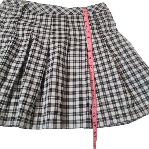 H&M Divided Women’s Size 10 Plaid Pleated Mini Skater Skirt Side Zip - Picture 4 of 5
